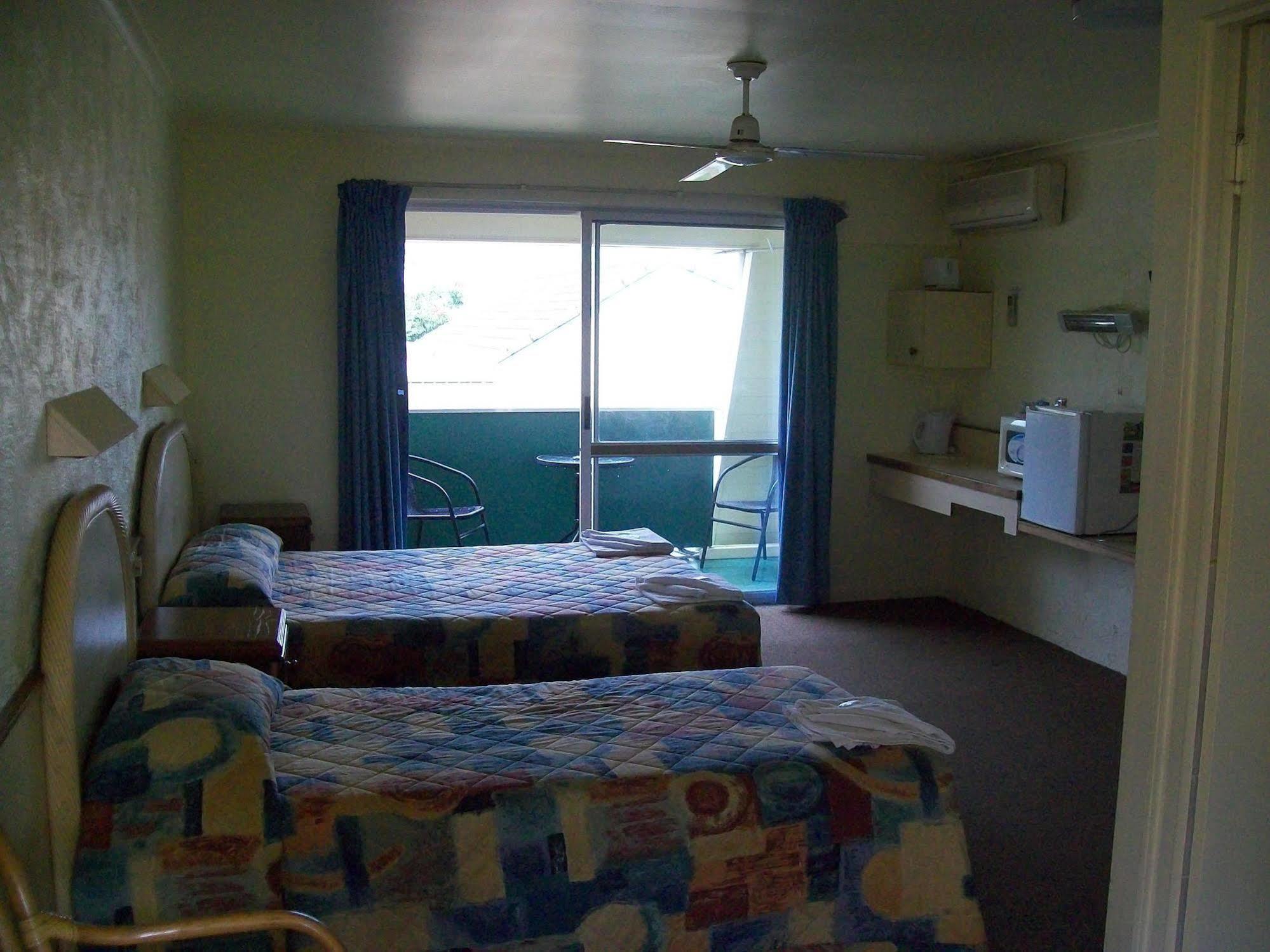 Sun Plaza Motel - Mackay Bagian luar foto