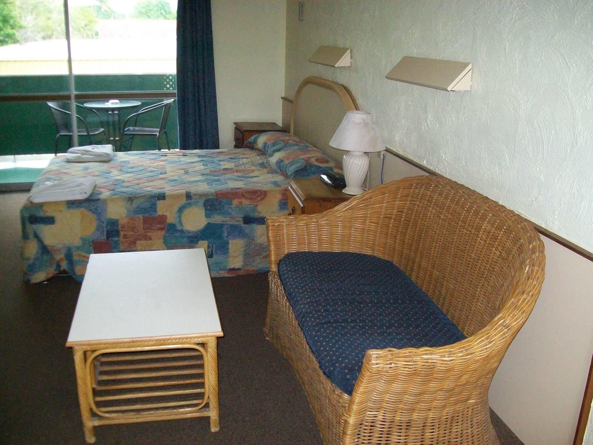 Sun Plaza Motel - Mackay Bagian luar foto