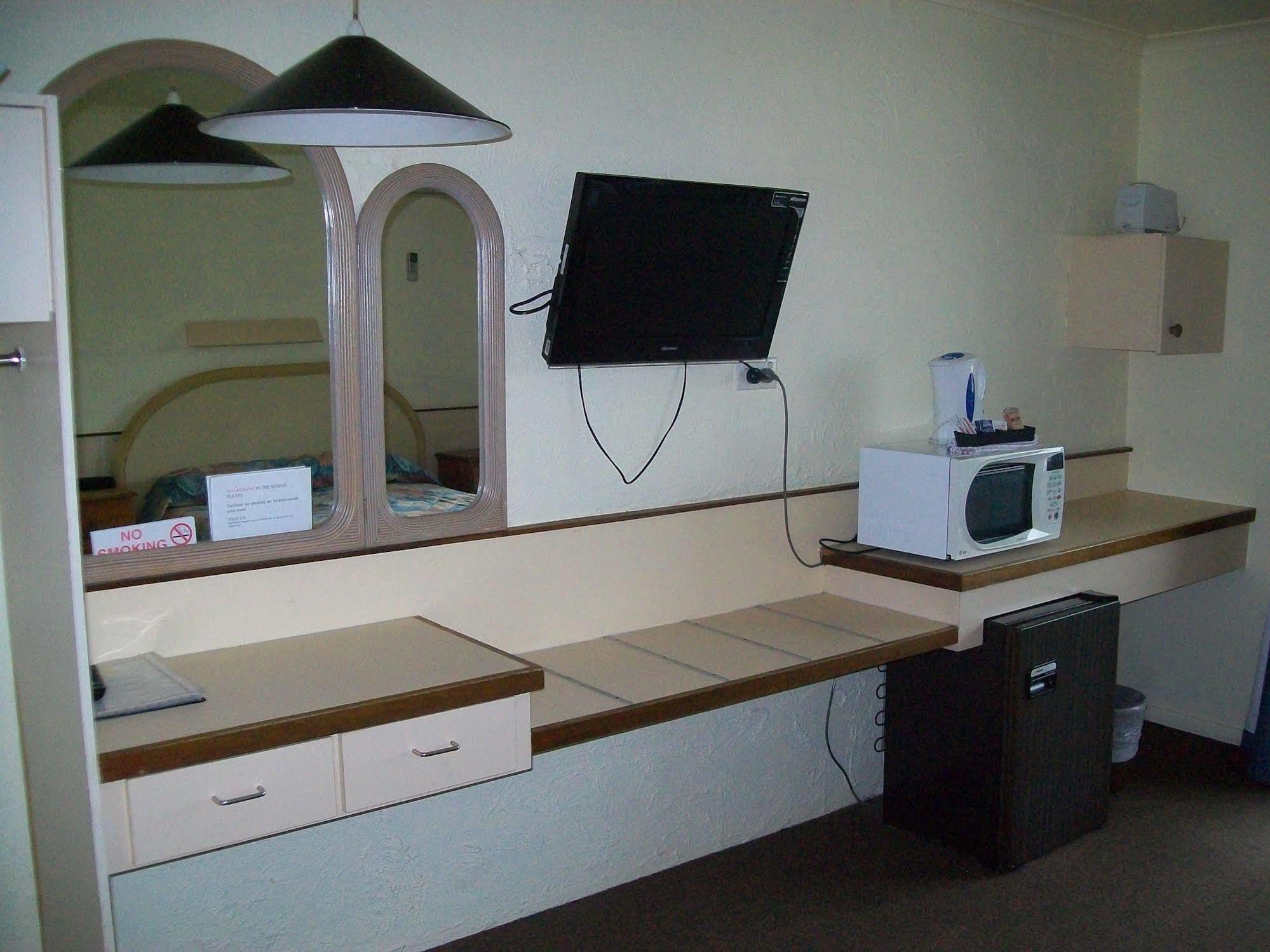 Sun Plaza Motel - Mackay Bagian luar foto