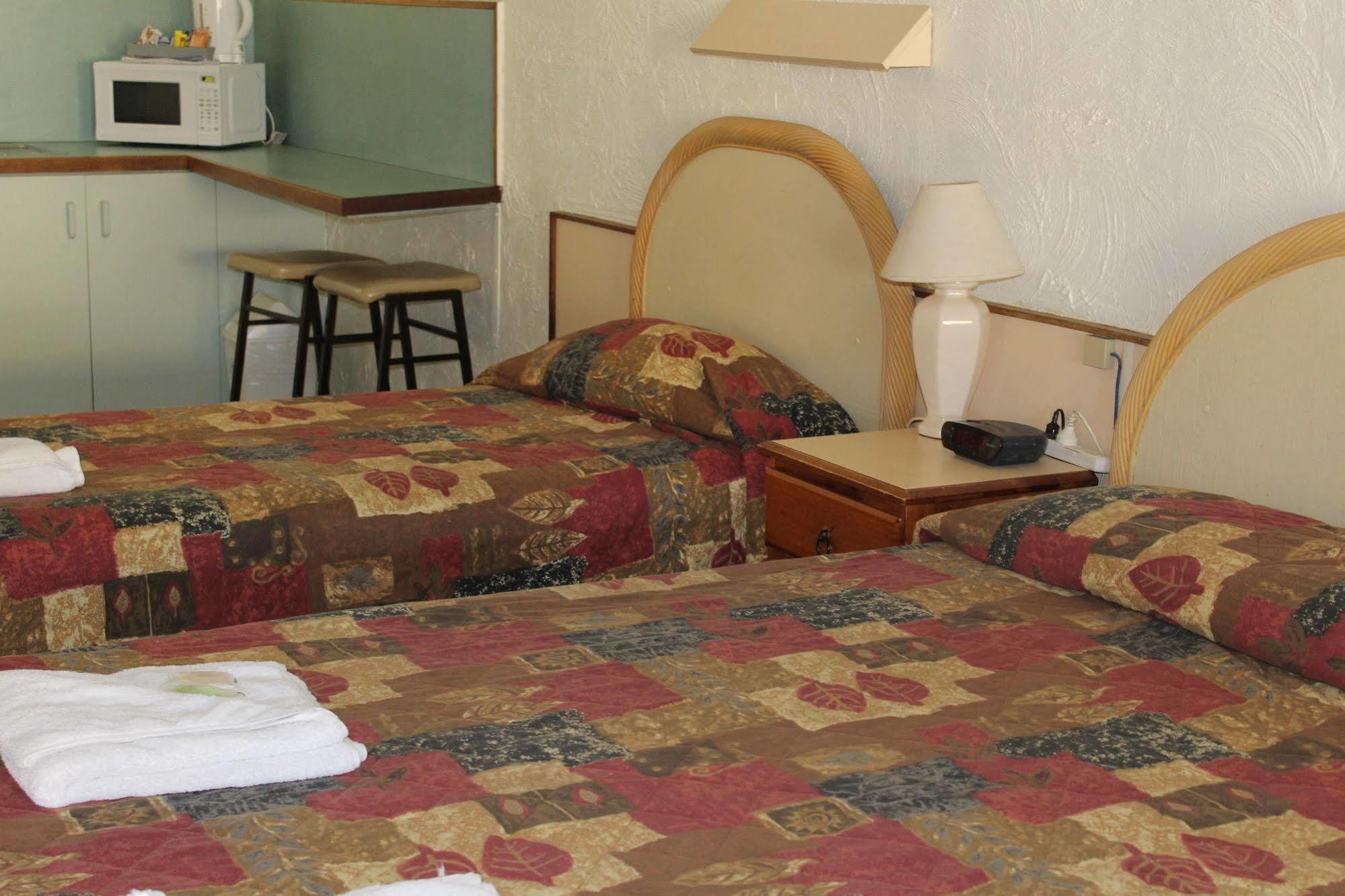Sun Plaza Motel - Mackay Bagian luar foto
