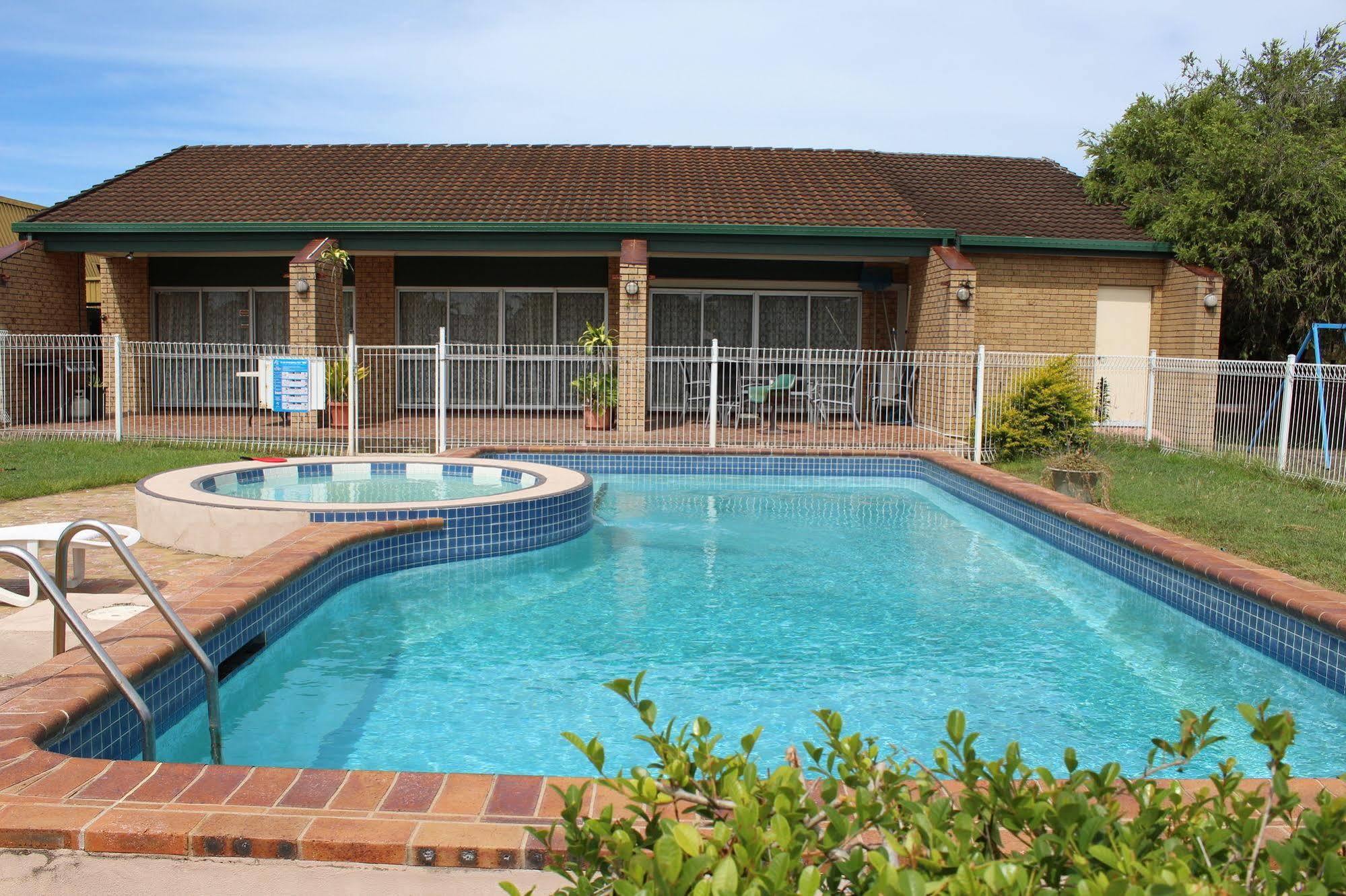 Sun Plaza Motel - Mackay Bagian luar foto